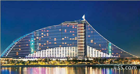 迪拜十大疯狂建筑之一:卓美亚海滩酒店
